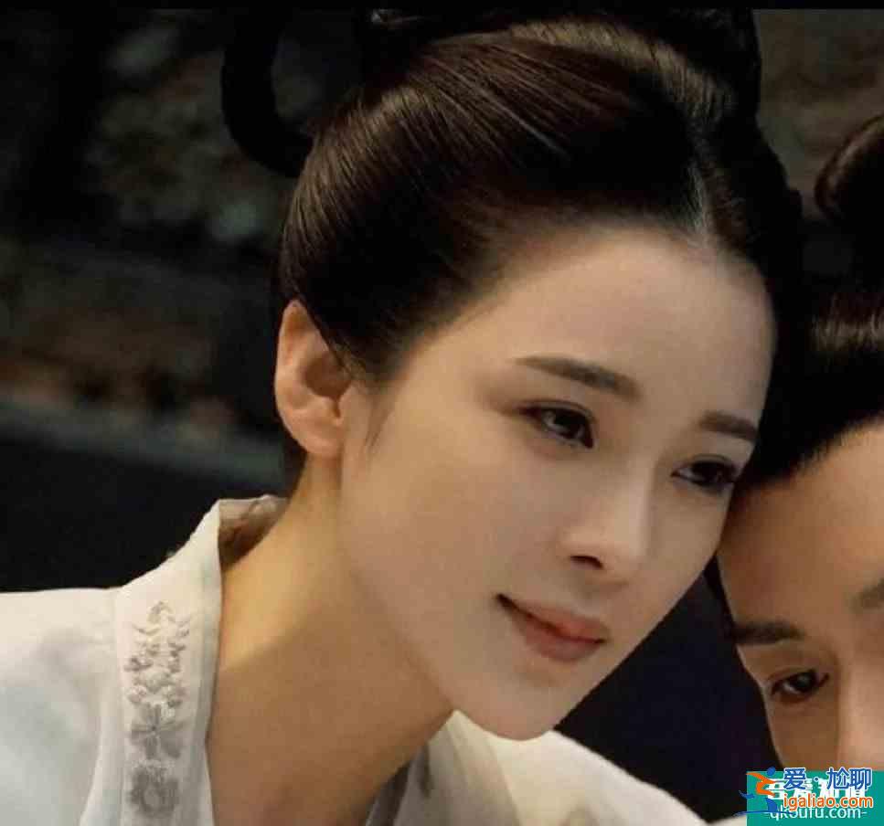 成毅新剧《长安诺》无CP感，女主年纪大长得老，同框像母子？