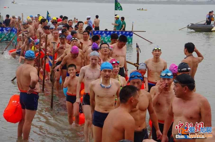 【横渡钱塘江】2500余名游泳爱好者横渡钱塘江，呼吁保护水资源？