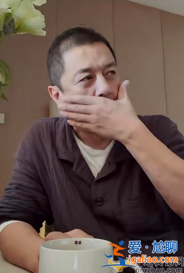 李亚鹏自爆感染新冠 脸色惨白憔悴不已 妻子海哈金喜精心照顾