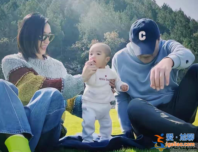 李亚鹏自爆感染新冠 脸色惨白憔悴不已 妻子海哈金喜精心照顾