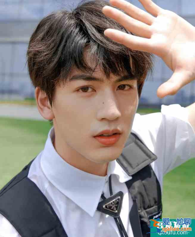 《少女大人》男主张凌赫也是减肥逆袭人生？帅气脸庞与女主配一脸？
