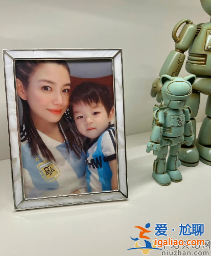 陈妍希首次公开儿子正脸!小星星帅气模样像爸爸陈晓 网友直呼太可爱了