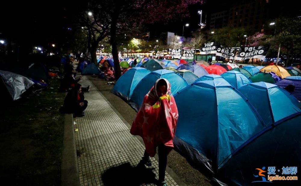 中国人接连在阿根廷被抢手机 世界杯夺冠也难拯救这里的经济危机？