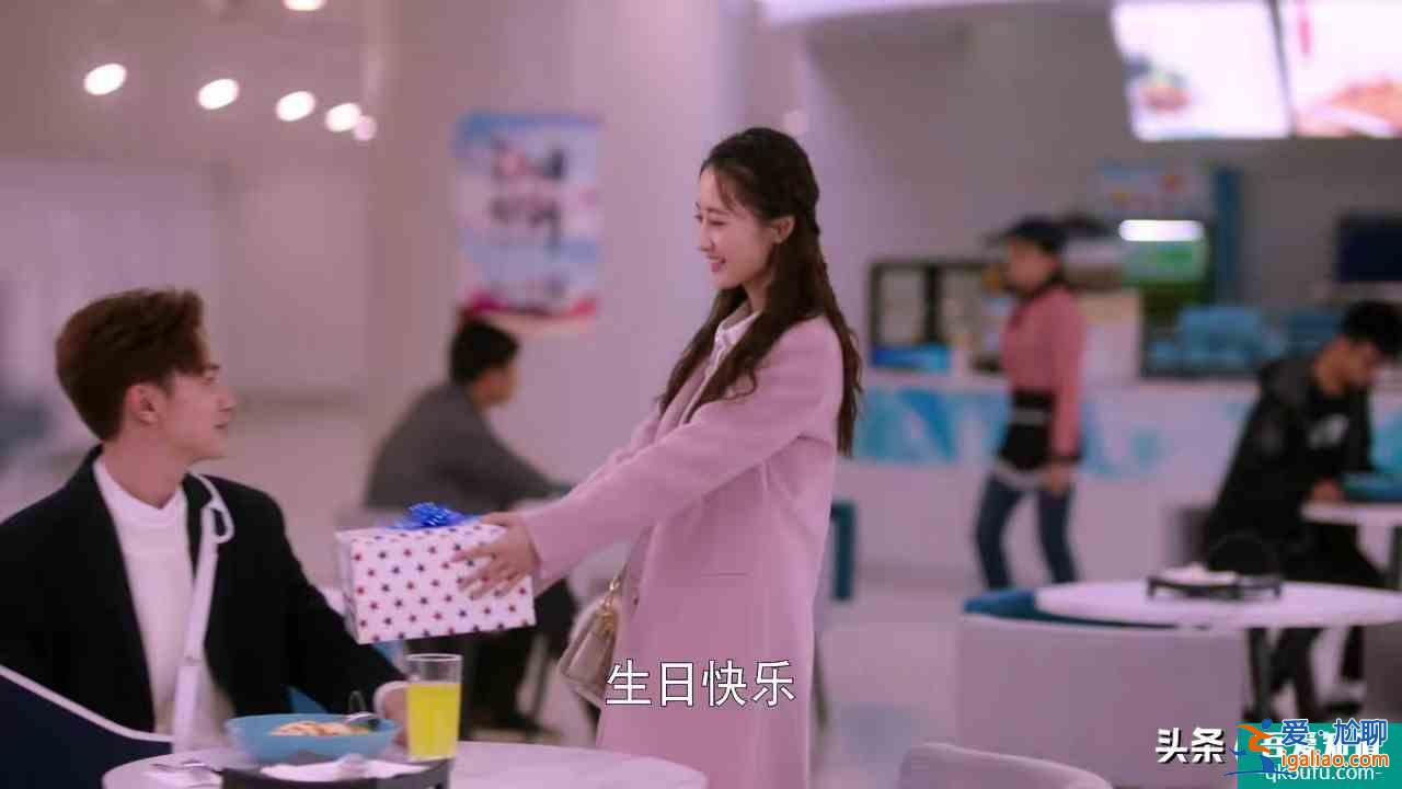 《穿盔甲的少女》反套路甜宠剧，男主是憋屈小媳妇，爱撒娇爱假笑？
