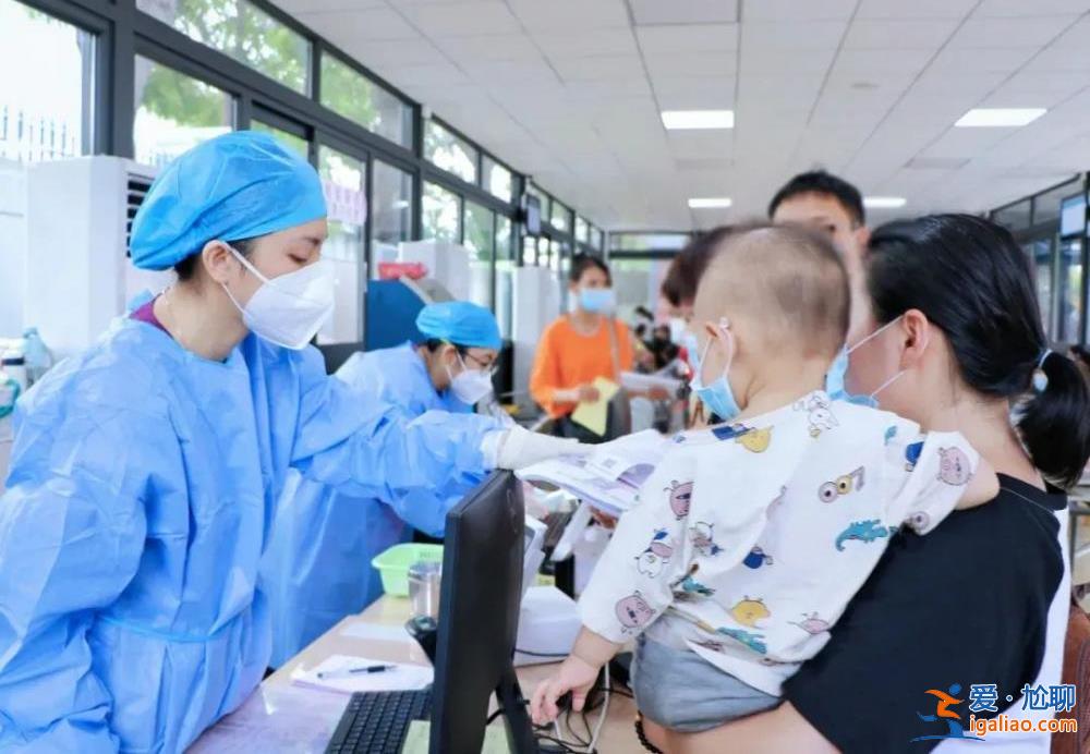 数千人带病坚持上岗 请给一线医护多一份理解？