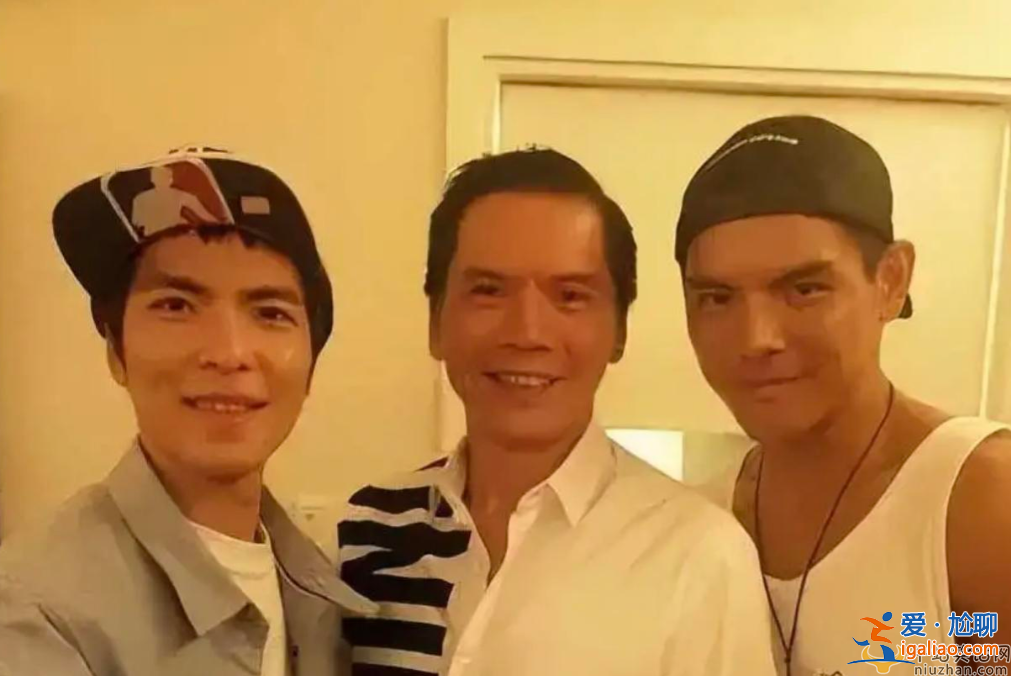 萧敬腾翻车了！公开交向太妈咪妈妈，网友嘲讽太油腻了让人生理不适