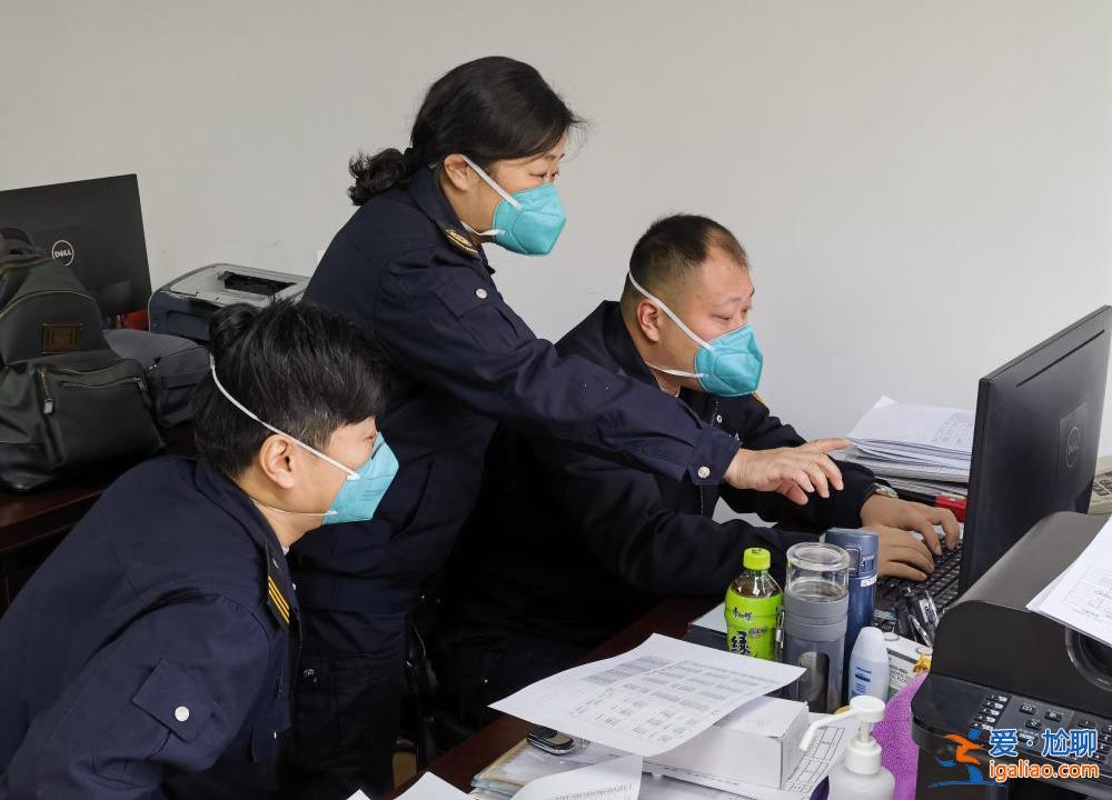 7小时出车14趟 每天带干粮和水上岗？