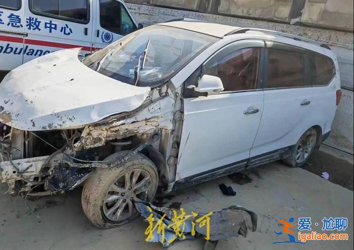 武汉一救护车闯红灯撞车后被指“见死不救” 致被撞司机溺亡 急救中心回应？