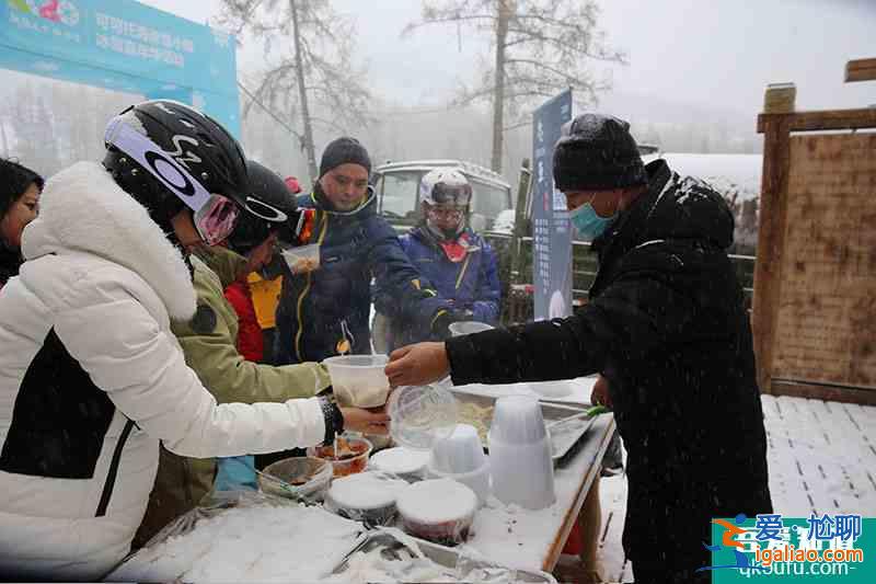 滑雪+赏景+开心 雪友“雪力十足”组团来疆滑雪？
