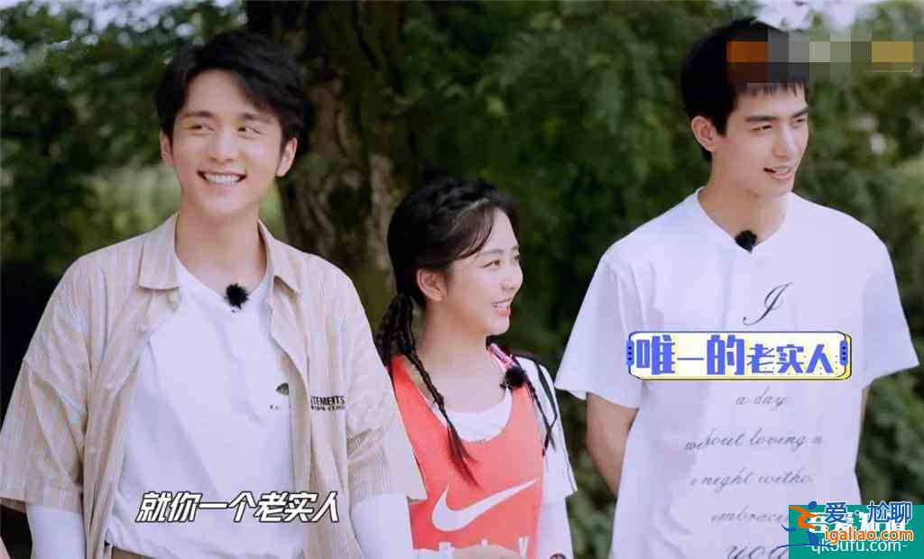 《以家人之名》三兄妹戏中亲密戏外不联系？塑料友情不该随便定义？