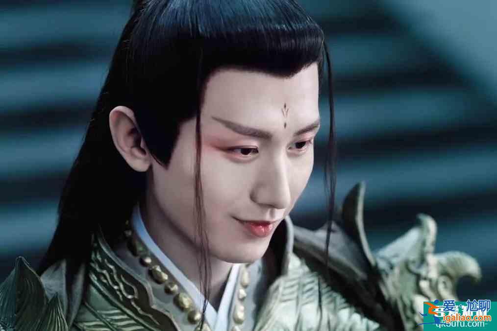 《琉璃》与《锦衣之下》是同一个导演，为什么两部戏风格差这么多？
