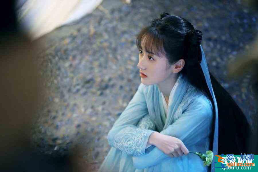 《琉璃》与《锦衣之下》是同一个导演，为什么两部戏风格差这么多？
