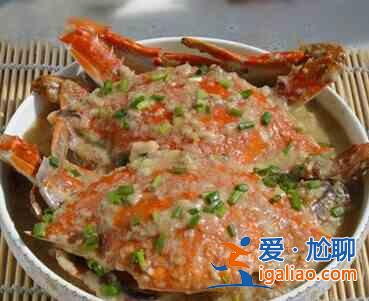面拖梭子蟹？