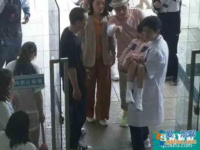 《在劫难逃》开播在即，鹿晗大批路透来袭，医生装肖战既视感？