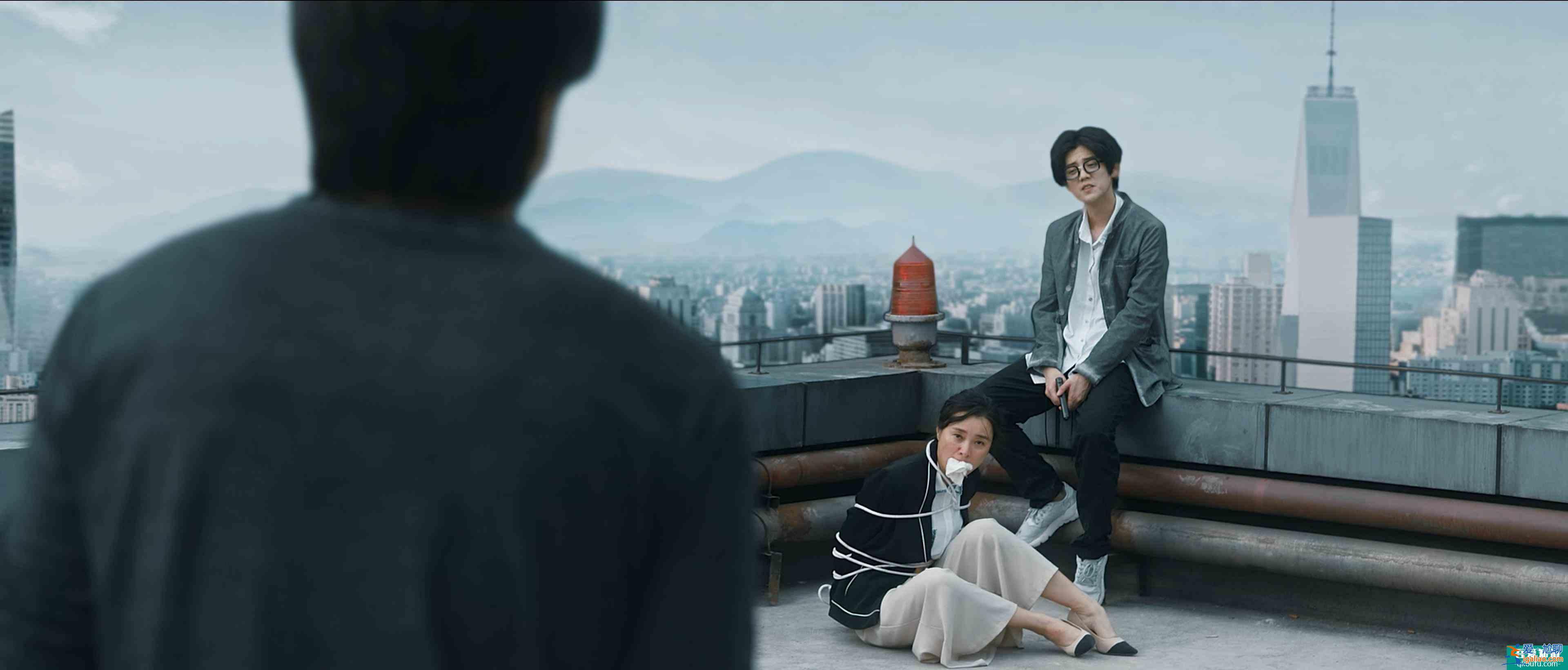 「在劫难逃」悬疑跨界玩科幻，硬汉混搭小鲜肉，鹿晗这次演技几分？