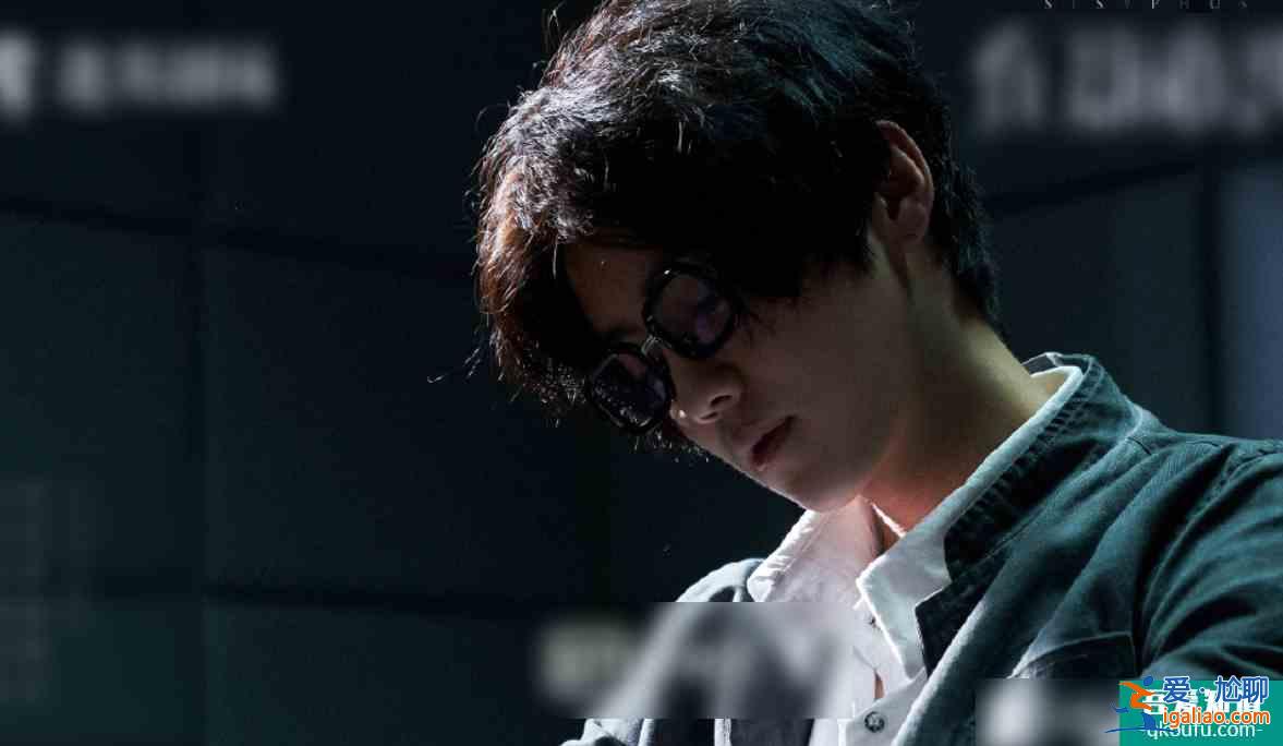 《在劫难逃》官宣新剧照，鹿晗新造型像“肖枫”，乔欣清纯可人？