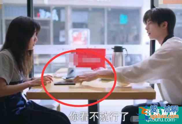 《以家人之名》明月给凌霄发了8条短信，谁注意短信内容？心疼？