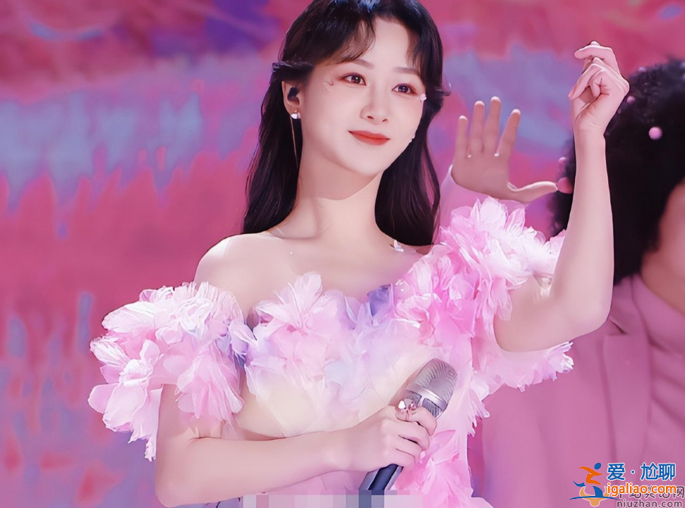 迪丽热巴黄景瑜好消息！女方疑似怀孕 7个月不进组被曝将出国待产
