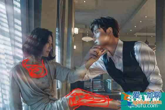 白色月光：吕秀才“偷亲”40岁宋佳，嫌弃到表情失控，连翻白眼？