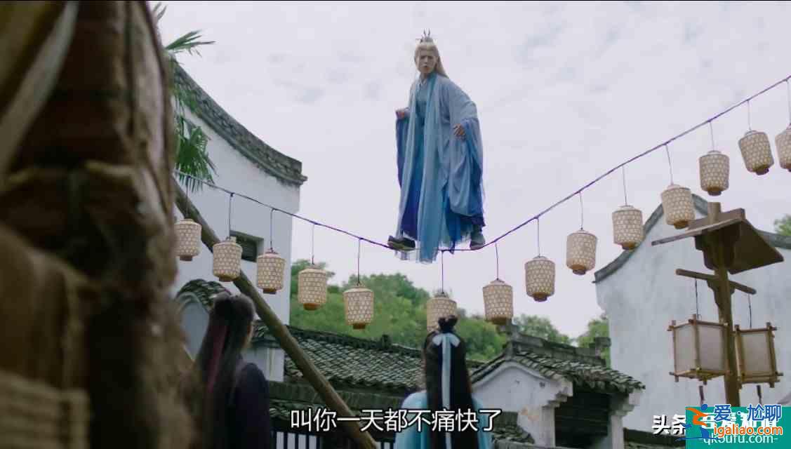 琉璃：藤蛇神君怎么突然下界放一把火？就为了做璇玑的灵兽？？