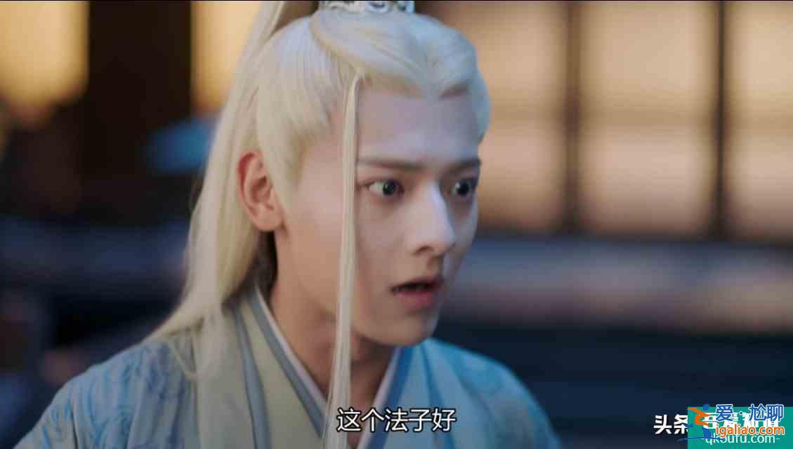 琉璃：藤蛇神君怎么突然下界放一把火？就为了做璇玑的灵兽？？