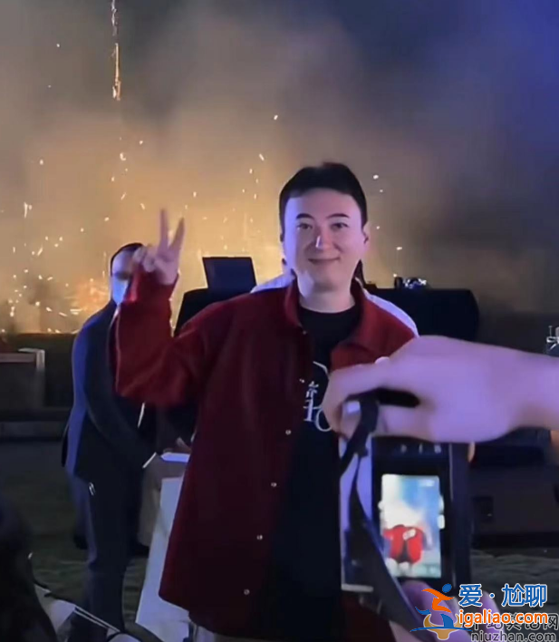 王思聪20岁女友官宣!我可爱的八岁宝宝 网友在线羡慕