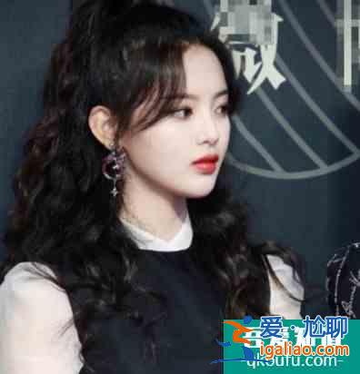 杨超越的《且听凤鸣》：说说村里人的希望？