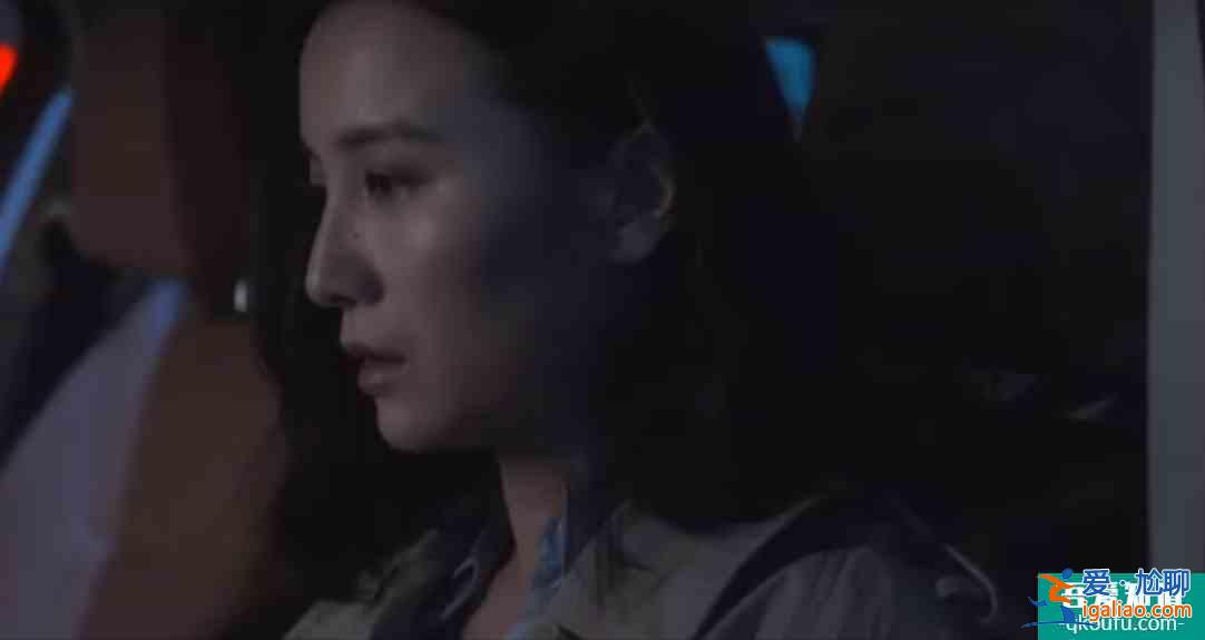 《白色月光》中的宋佳，无需炸裂的演技，举手投足全是压抑？