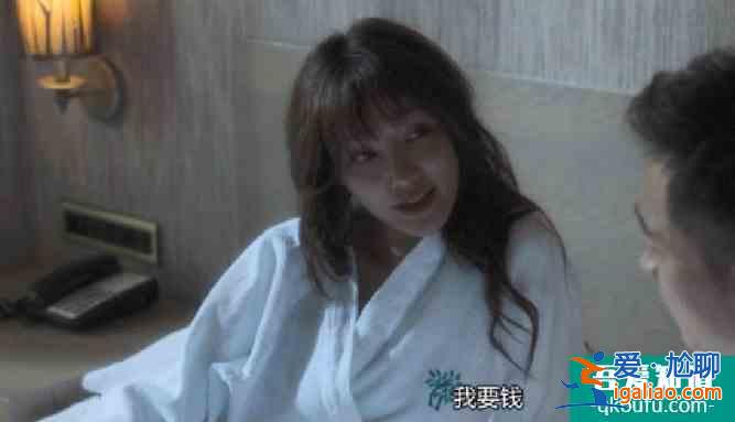 《白色月光》中的宋佳，无需炸裂的演技，举手投足全是压抑？