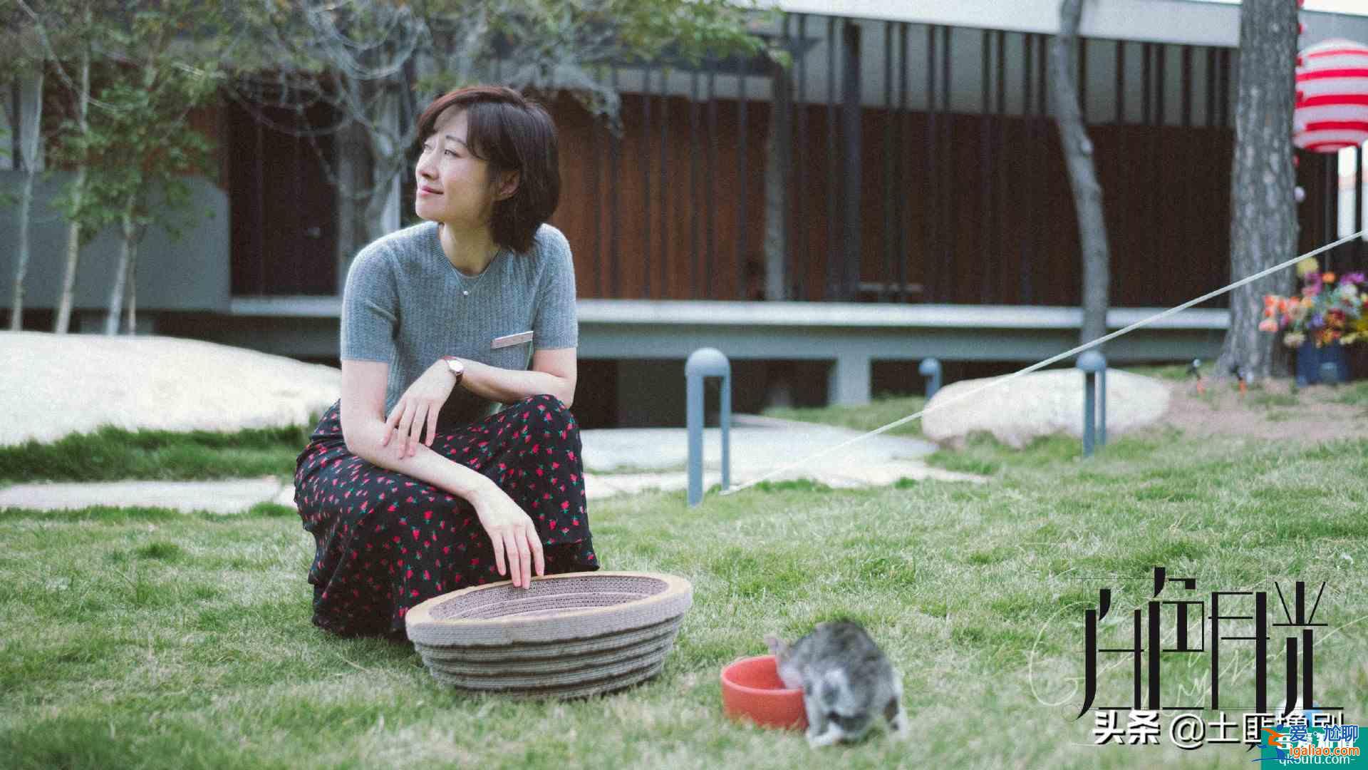 白色月光披着悬疑外衣演女性成长，用力情绪化，再强行归于体面？