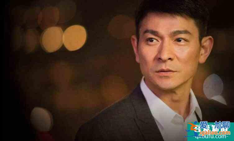 刘德华近照曝光 与粉丝亲切合照笑容灿烂？
