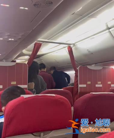 海航航班起飞前突发意外 男子大喊“飞机要出事了”冲向驾驶舱？