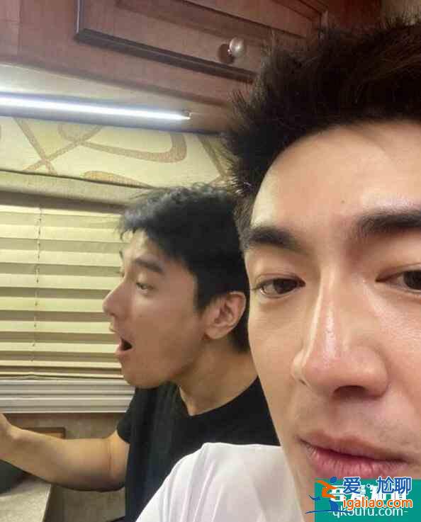 赵又廷探班林更新 被吐槽太丑影响人家心情？