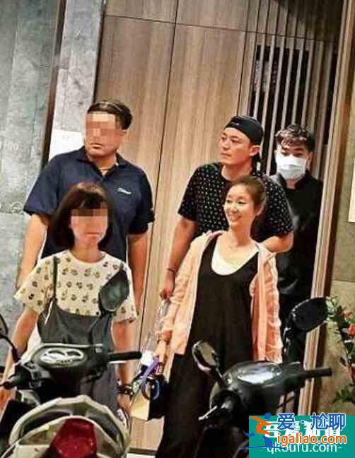 林心如与霍建华合体吃火锅 林心如轻便打扮显孕味？
