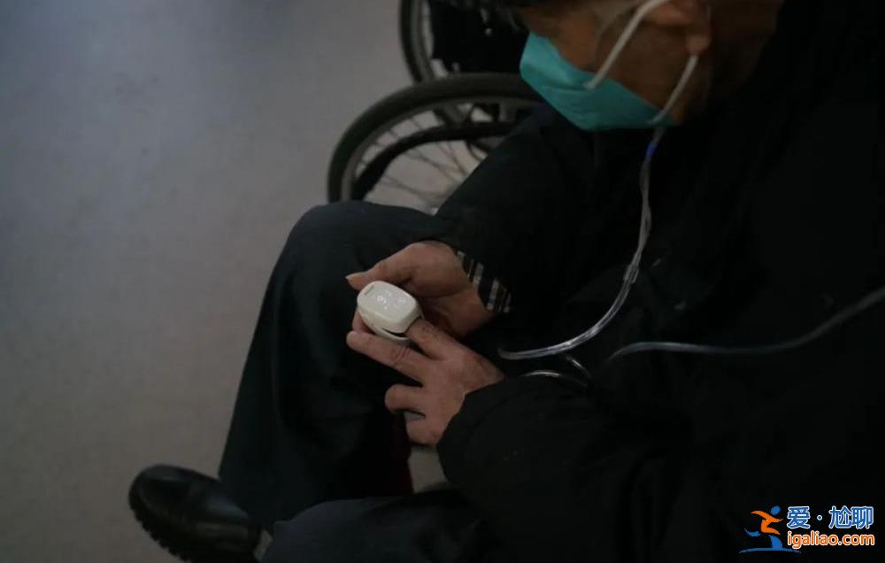 急诊人满为患 医护带病救人 “一个干倒再上来一个”？