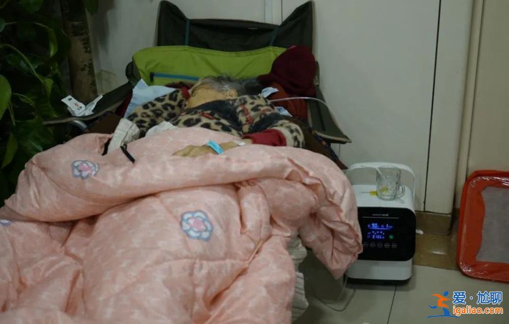 急诊人满为患 医护带病救人 “一个干倒再上来一个”？