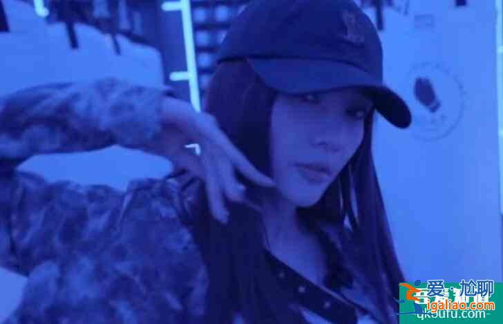 李小璐打扮嘻哈热舞 性感又炫酷气场超级强大？