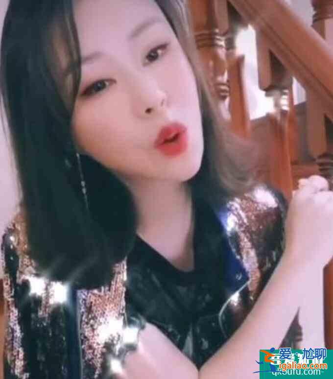 44岁歌唱家祖海近照曝光 身姿苗条动人状态年轻？