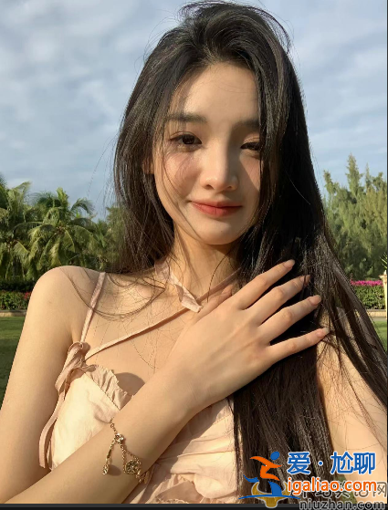 曝王思聪携新女友露面!大口嗦粉接地气 身材发福臃肿变化大