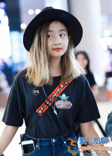 孙莉晒小女儿近照惹争议!戴项链涂指甲油太成熟 嘟嘴卖萌太像黄磊