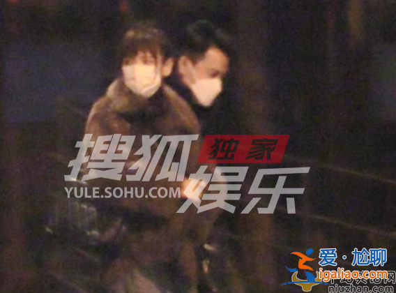 刘恺威李晓峰好事将近?外出聚餐女方全程捂小腹 网友疑问怀孕了吗