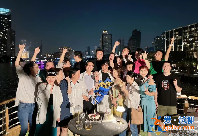 陈思诚携家人豪华游轮庆生!小女友阮巨疑在现场 网友疑问这是见父母