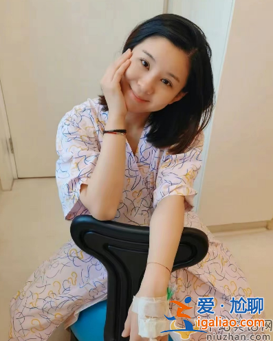 李小萌最新情况!怼脸自拍高鼻梁被指整容引热议 过年胖出双下巴