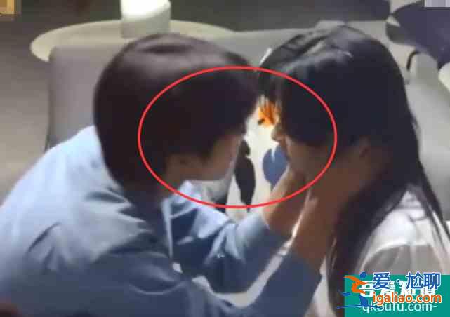 以家人之名：当凌霄和郑舒燃吻李尖尖时，谁注意她反应？大不一样？