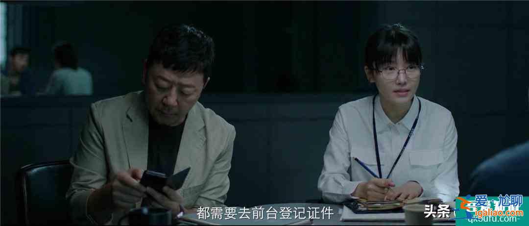 无反转不悬疑！《摩天大楼》节奏出色，嫌疑人洗脑能力满分？