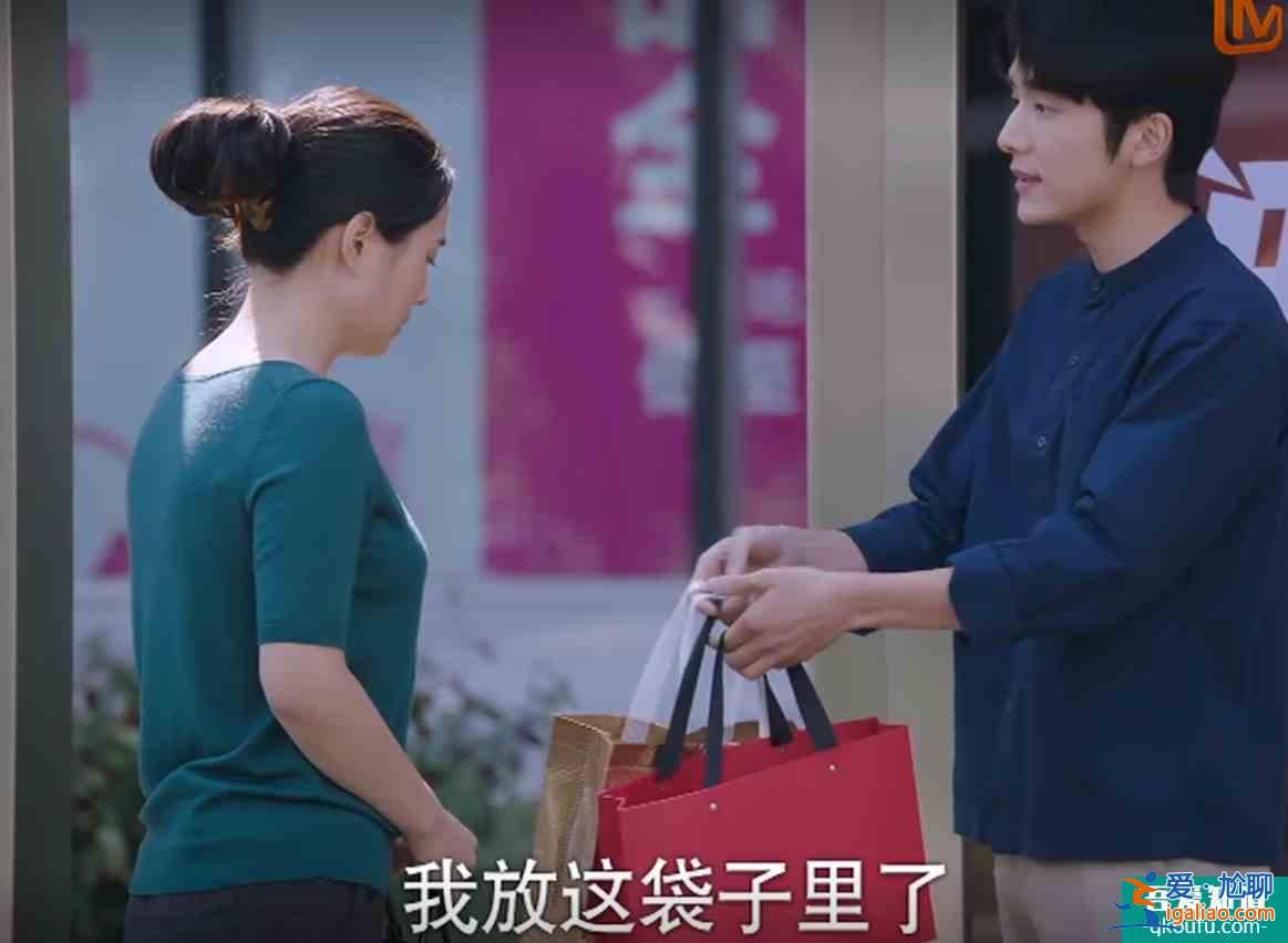 以家人之名：子秋仅剩8万元，借4万给二姨，要借钱给穷亲戚吗？？