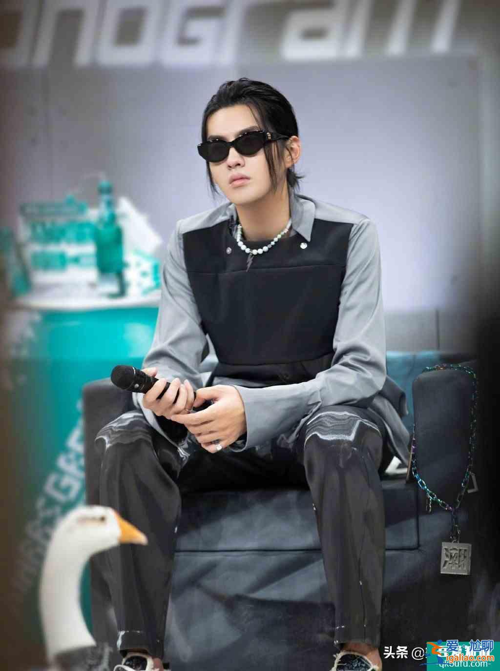 以家人之名齐明月看见凌霄亲李尖尖，吴亦凡说做主持太难了？