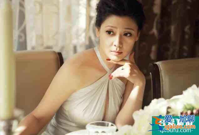 《以家人之名》中的四位妈妈，都做过主持人，年轻时还都是美女？