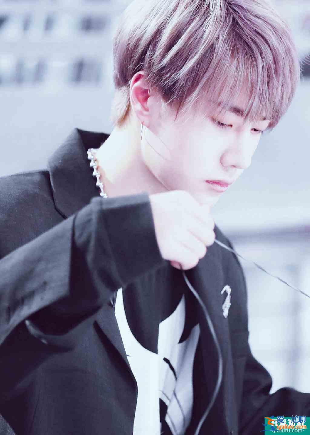 王一博主演《我的奇怪朋友》开播热度高，导演邢潇发文有深意？