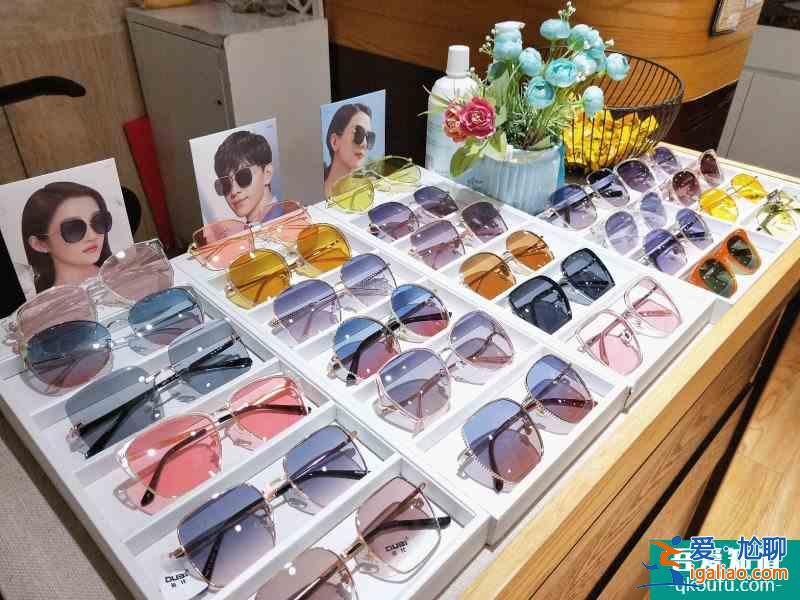 打卡潘家园网红眼镜店get明星同款？